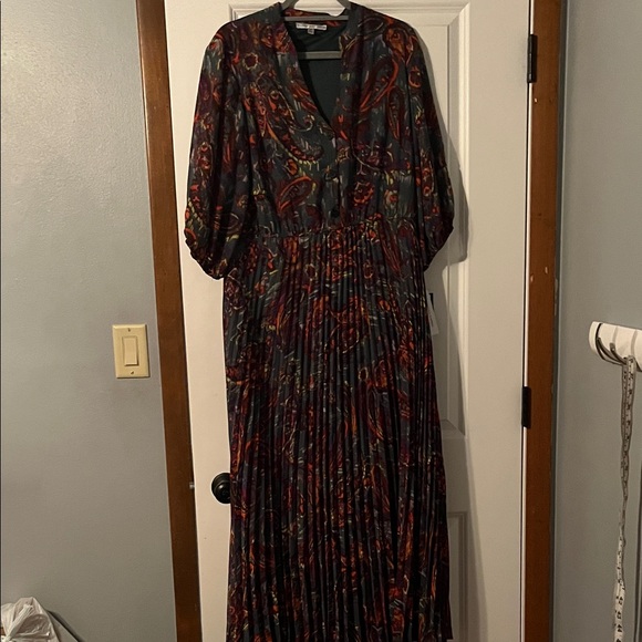 Sandra Darren Dresses & Skirts - Sandra Darren Multicolor Long Sleeve Dress
